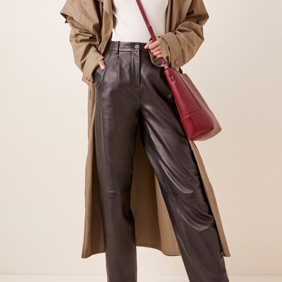 NEW Bottega Veneta Burgundy Leather Bucket Bag - Picture 4 of 8